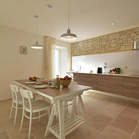 Διαμέρισμα Classy In With Swimming Pool *
