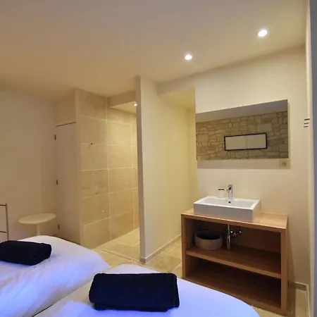 Classy In Que Des Corbi Res With Swimming Pool Apartament