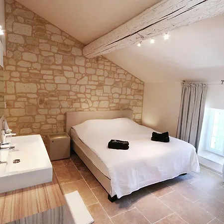 Apartament Classy In Que Des Corbi Res With Swimming Pool