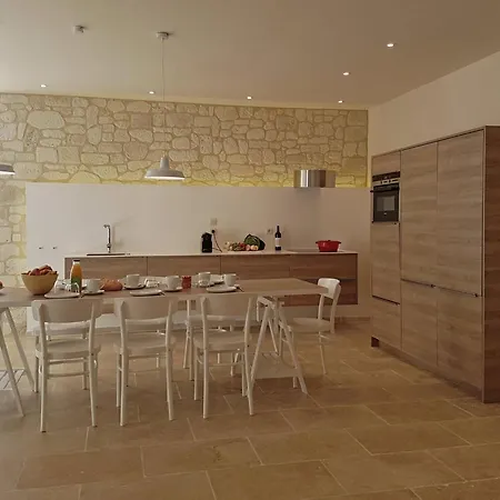 Classy In With Swimming Pool Διαμέρισμα