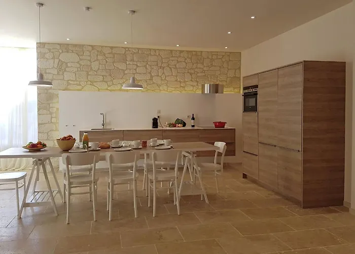 Classy In With Swimming Pool Apartment